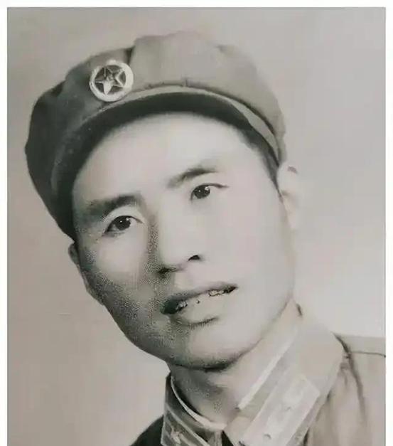 他曾是福州军区40岁以下师职里的1%，被拟任正军职，却要当副职
1969年11月