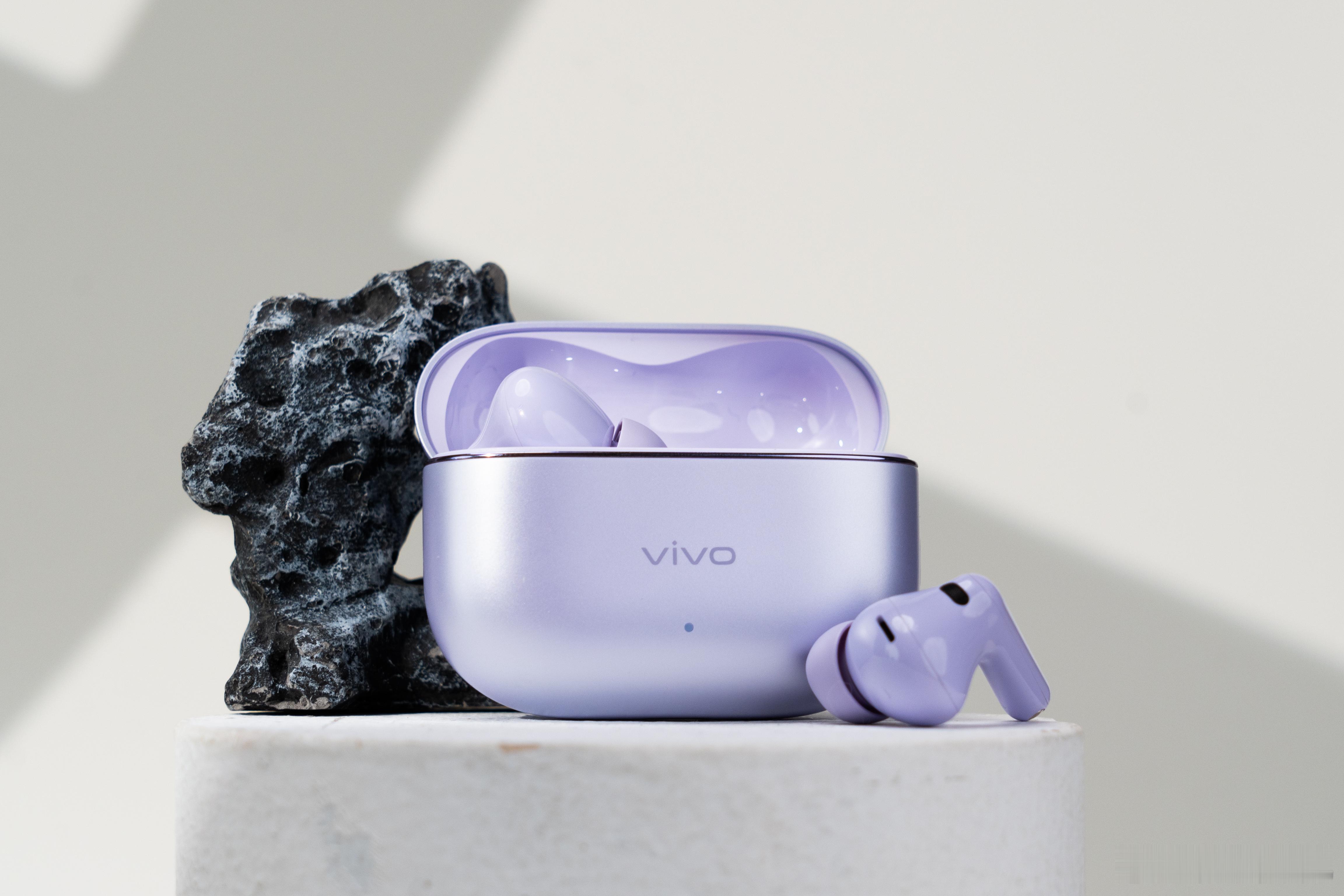 这几次出差带着一直是vivo TWS 5「微醺紫」，说真的体验拉满！最惊喜的是它