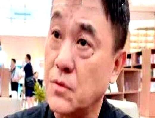 演大人物，千万别往脸上贴金。

何冰接了《江海潮生》，要演清末状元张謇。他直接跑