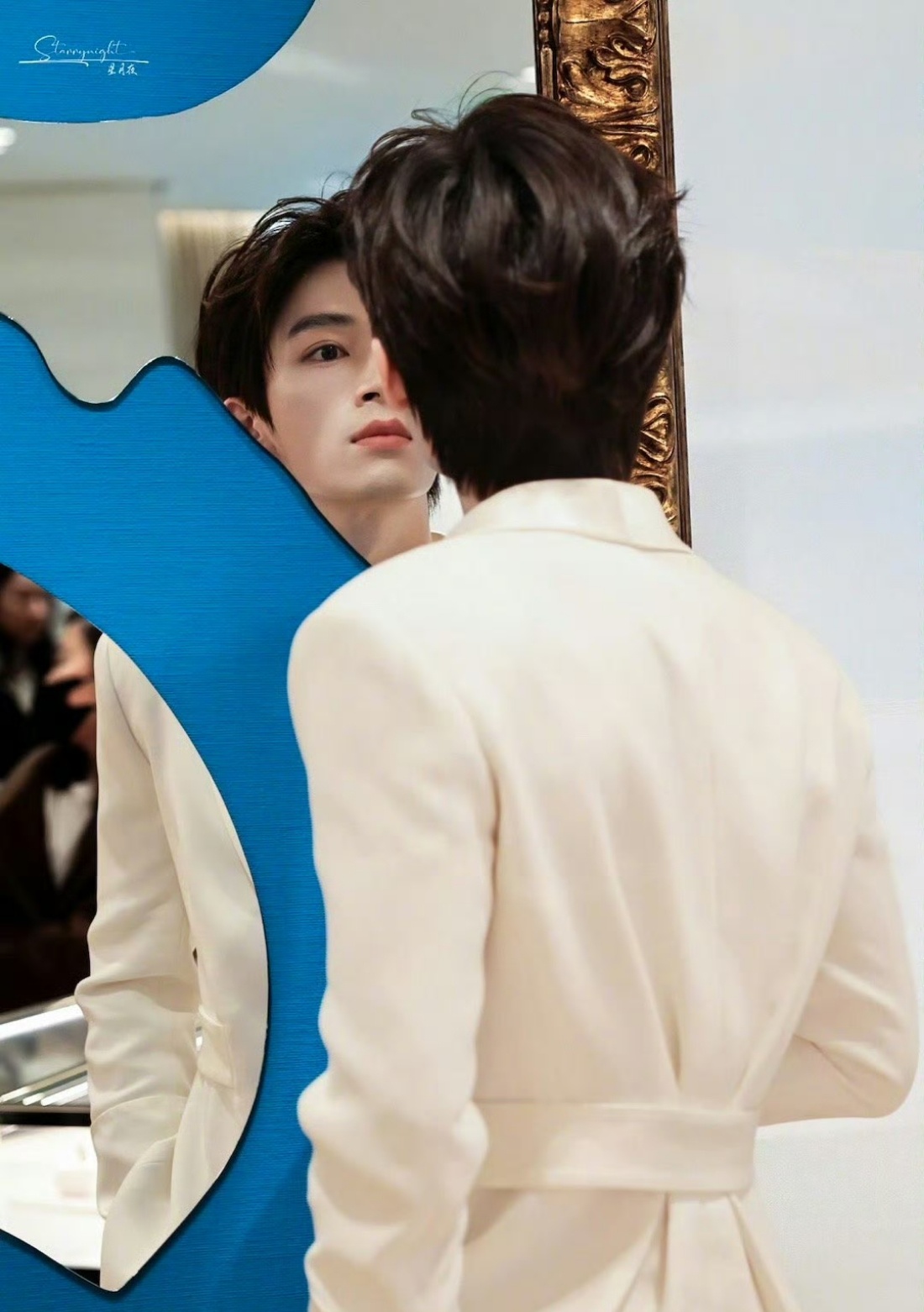 你是王星越那他是谁 就是这个王星越好带感啊王星越脚踏实地的走好每一步 