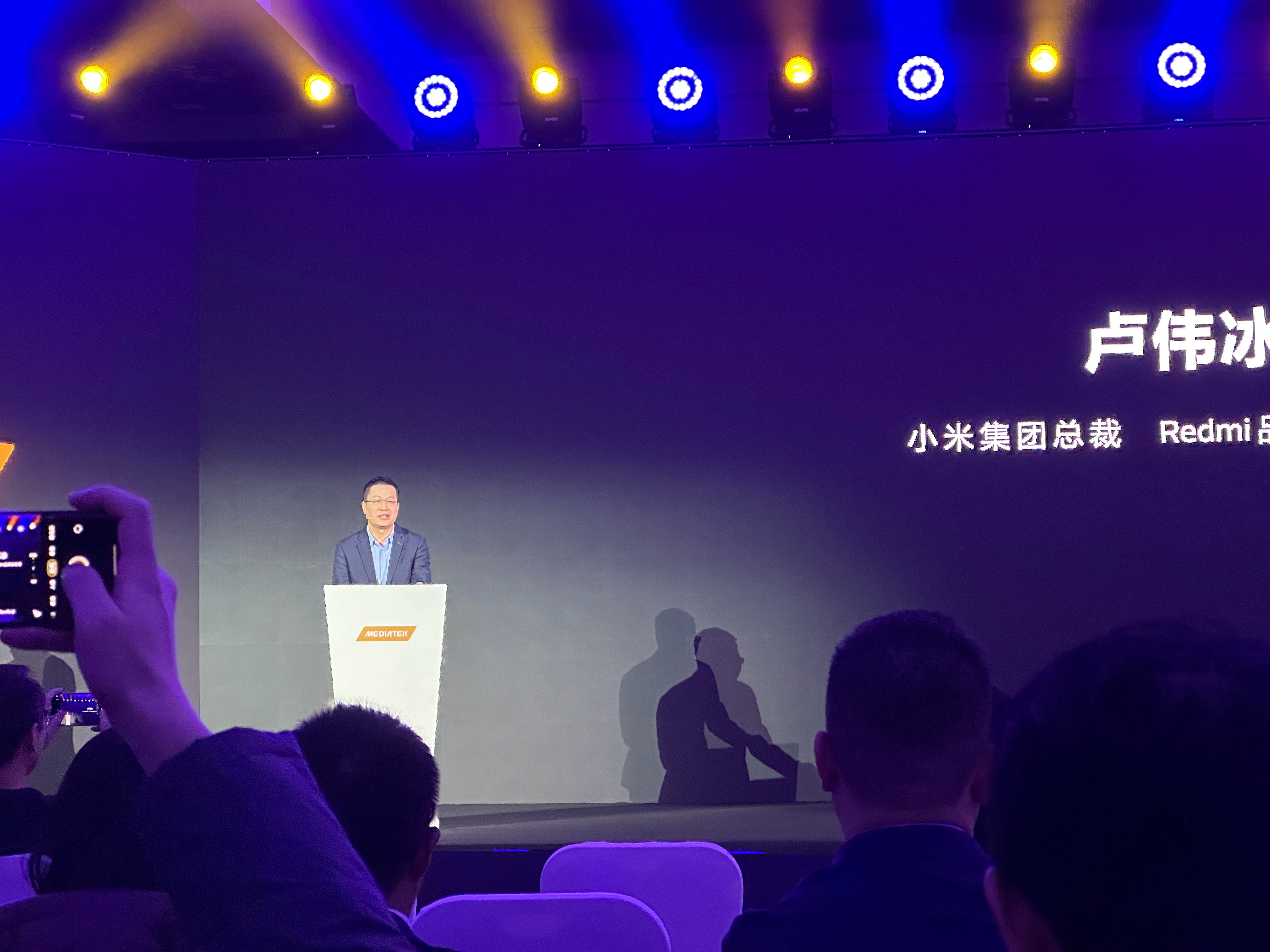 卢伟冰是特种兵吧，昨天还在香港今天来天玑8300发布会了，期待接下来卢总要给我们