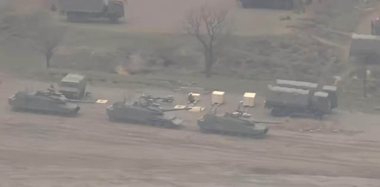 高市早苗拜鬼后，日本自卫队坦克炸膛，三死一重伤

4月21日早晨，日本首相高市早