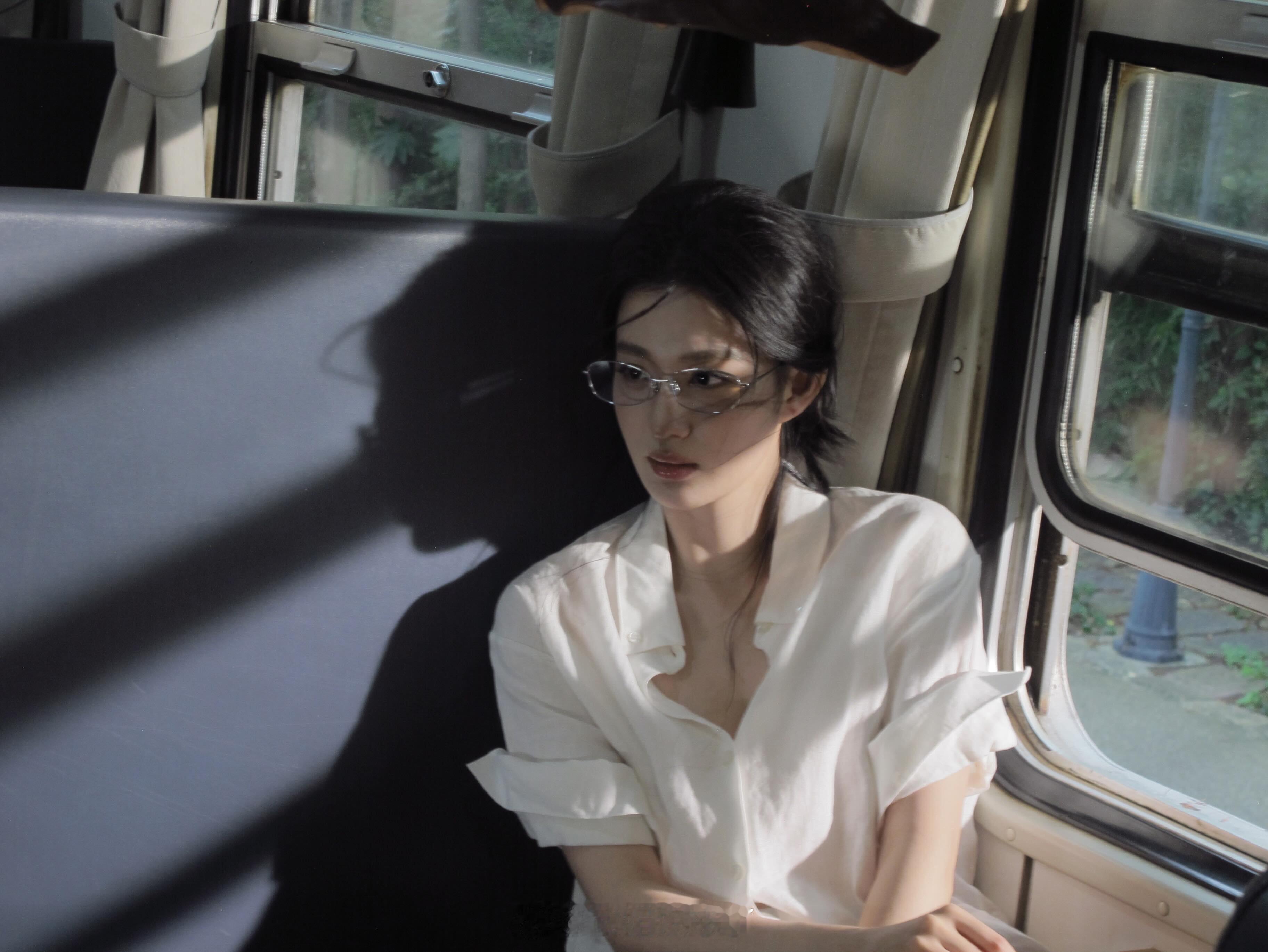 王楚然ins更新，又纯又欲，对大美女毫无抵抗力！ ​​​