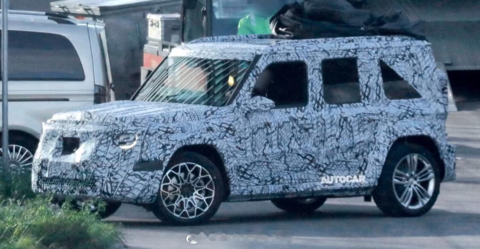 不都喜欢方盒子嘛正统的来了大G来不了 小G开始路试了尺寸会小不少价格会便宜不少范