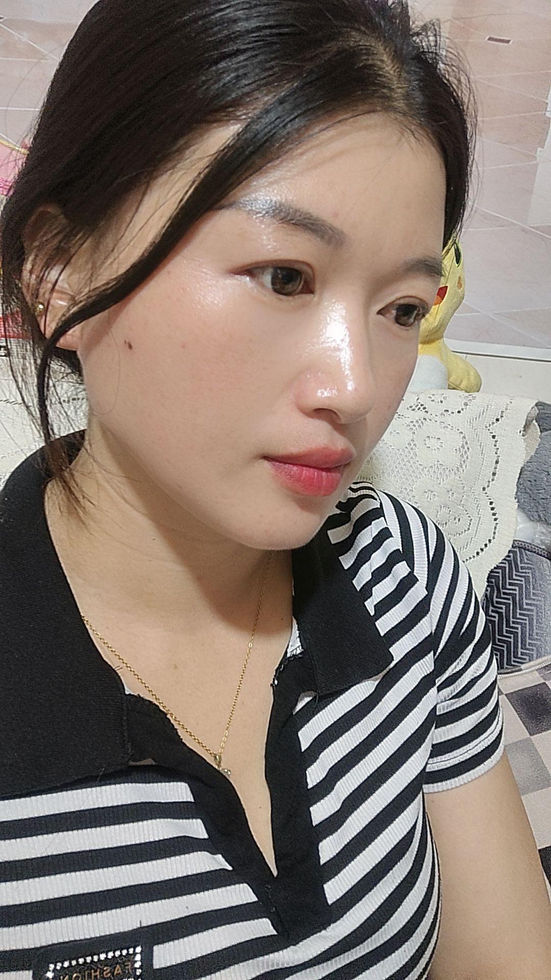 人总要咽下一些委屈，然后一字不提，擦干眼泪往前走，没有人能像白纸一样没...