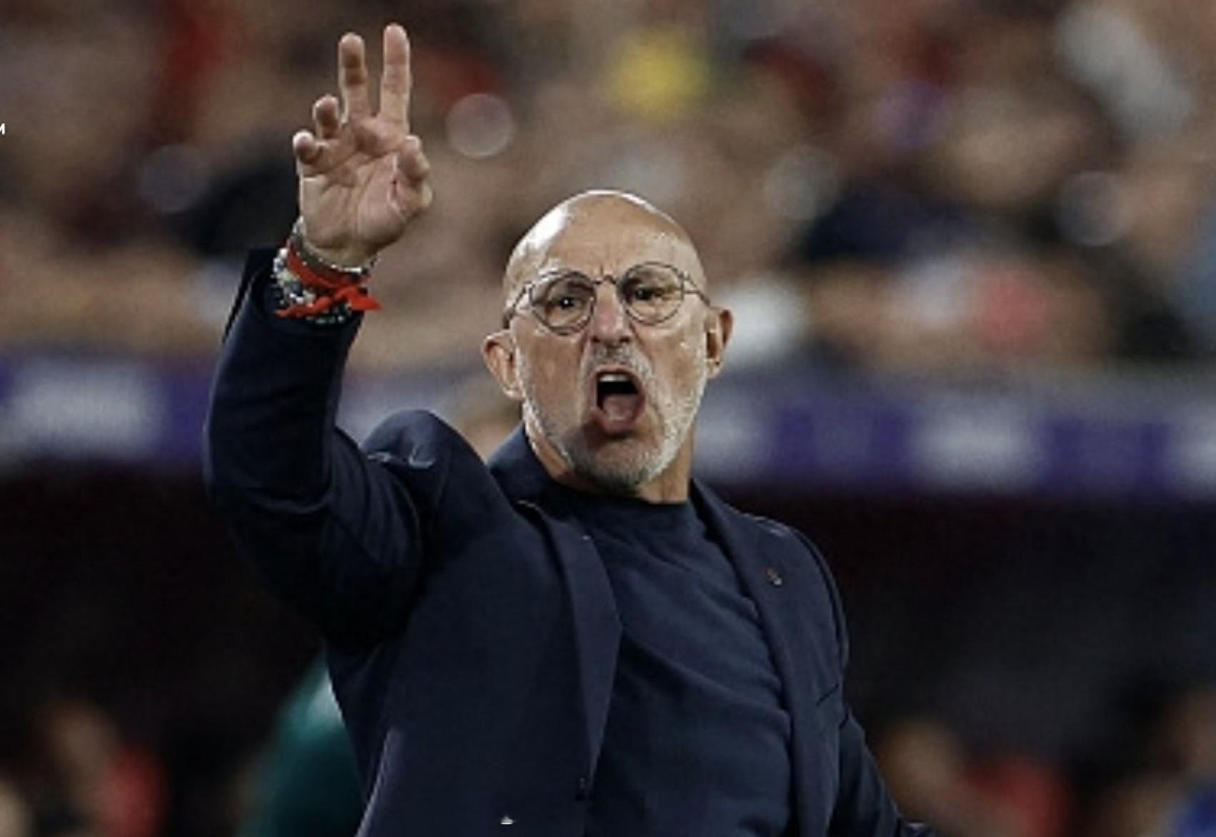 #欧洲杯还未丢球的球队# 在法国队对阵波兰队丢球后，西班牙队成为本届欧洲杯唯一还