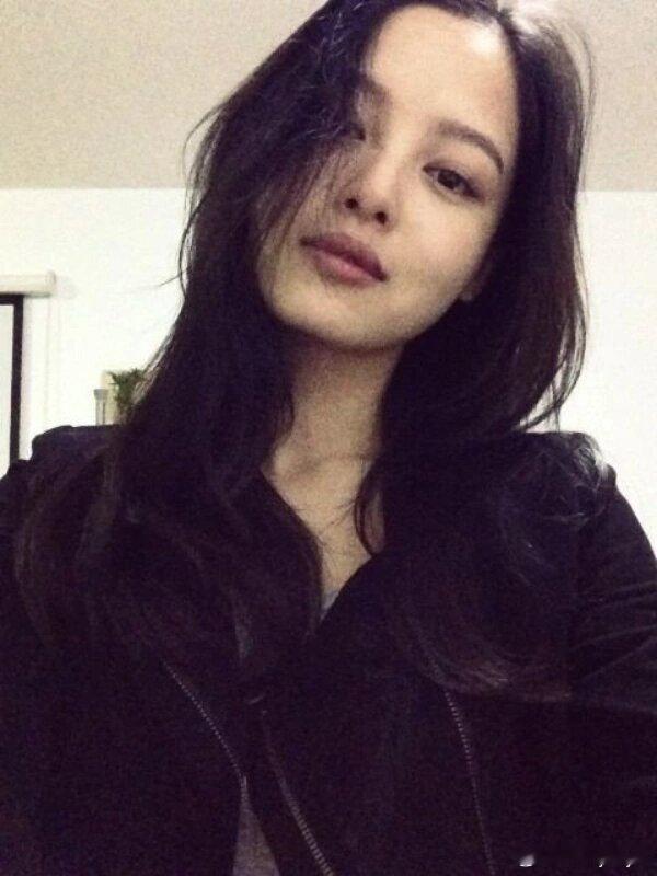 #辛芷蕾金色吊带#一直很美 ​​​