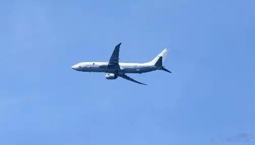 突发！解放军苏-35向侦察机打照明弹，澳军方叫苦，P-8A真会被击落吗？ 当地时