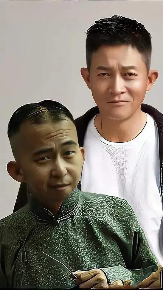这脸，这表情，合演个反派人物没得说。前面这位演起坏人来是不是让人恨得牙根都痒痒，