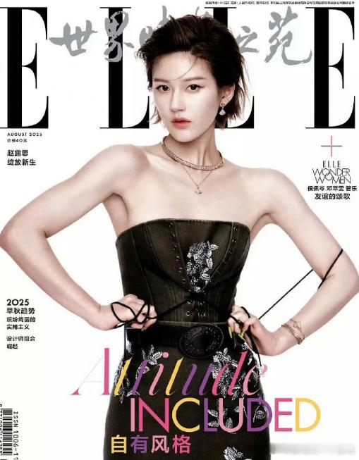 油墨的香气里，她们的影像在眼前慢慢鲜活。眼神里有属于各自的故事，姿态里有属于共同