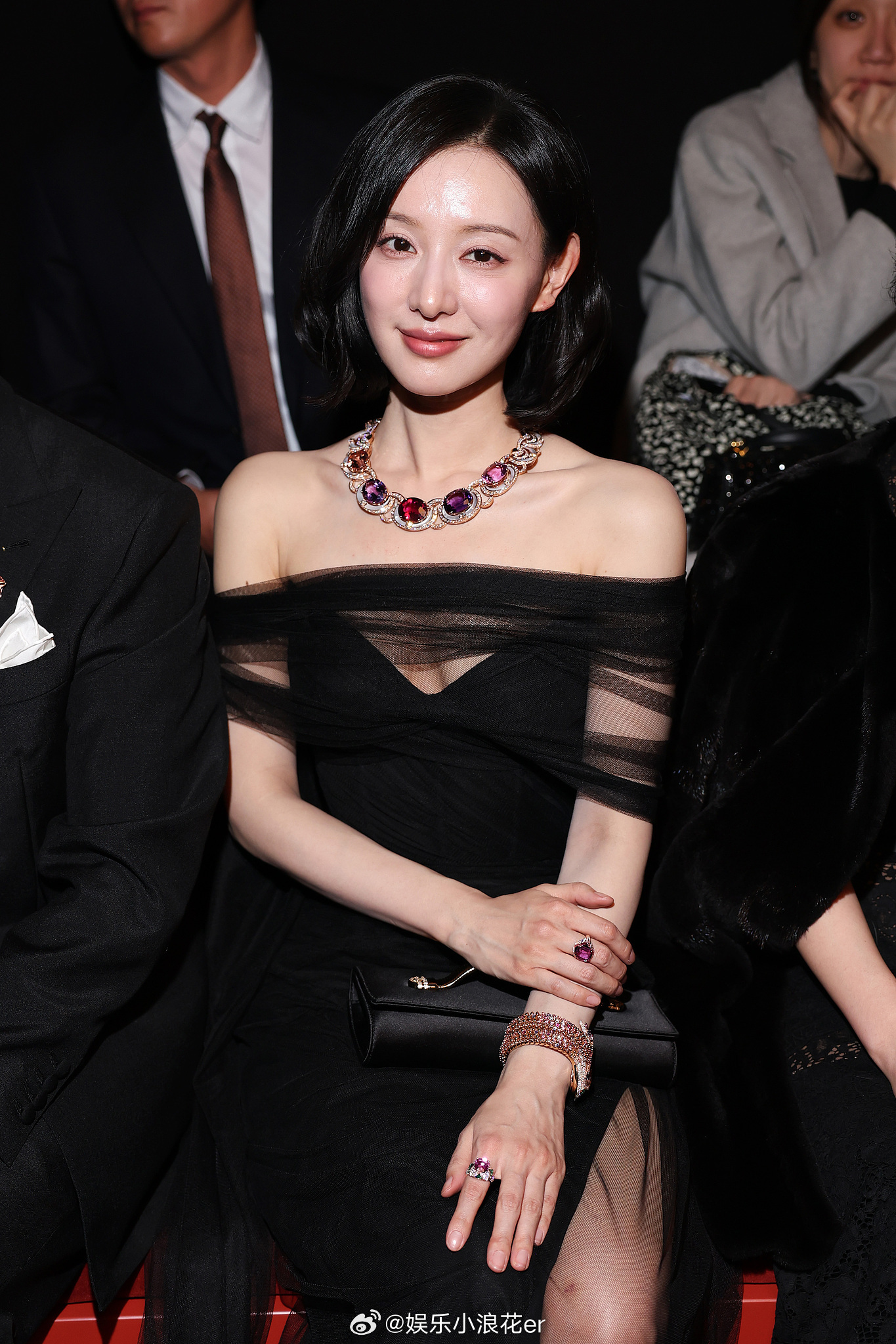 金智媛高衩黑纱裙金智媛昨天长发今天短发 来查收今天的金智媛美图↓ 