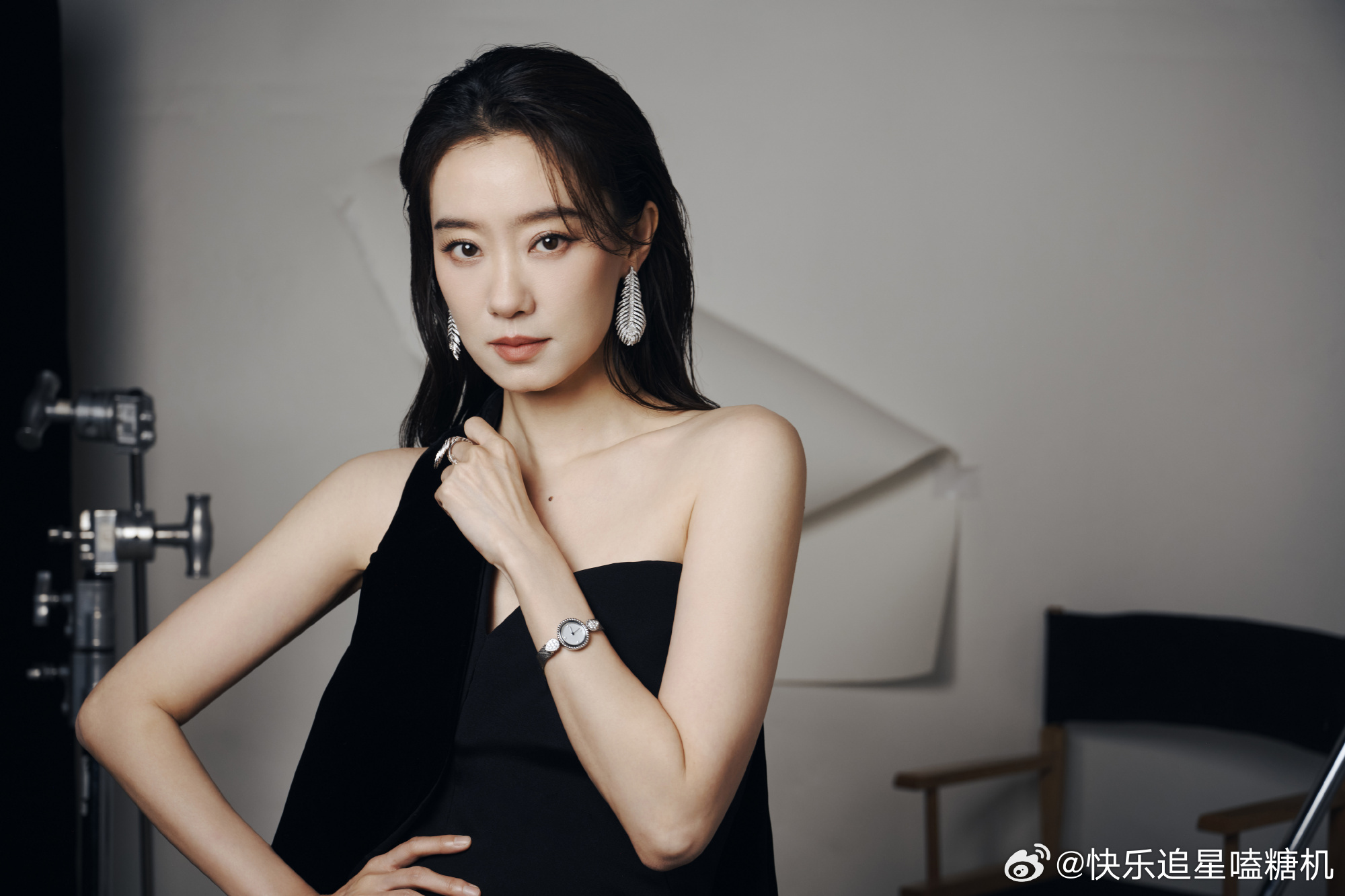 张小斐开盘领衔主演 正午阳光新剧开盘全阵容官宣，张小斐领衔饰演销售精英张微，从核