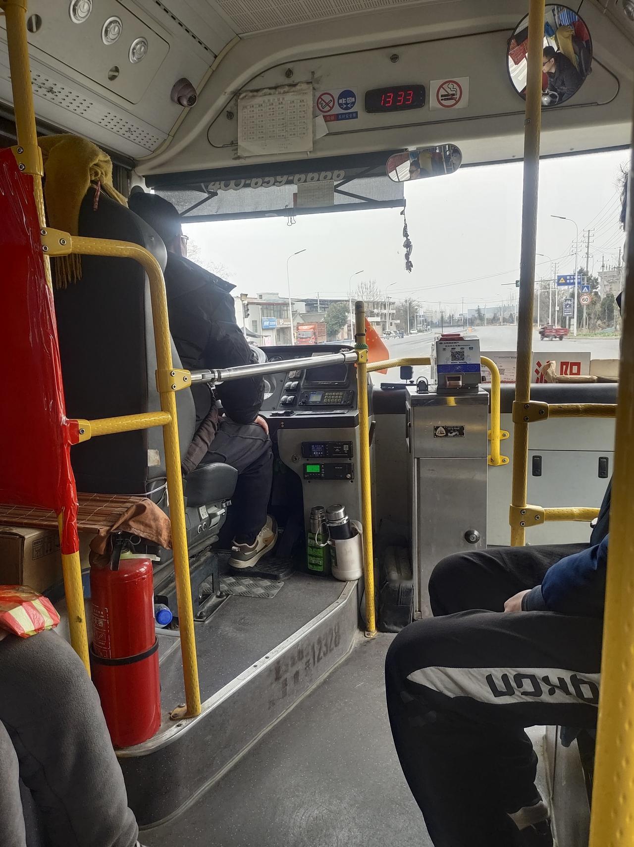 停车卖票员上车卖票还有用吗？
       今天坐公交车，我们是车站里上的车，等