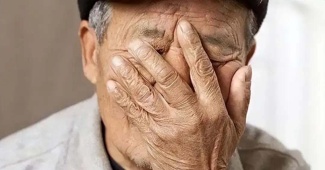 隔壁老李昨晚被120拉走，医生说是房事太猛诱发心绞痛。

他今年六十二，平时爱逞