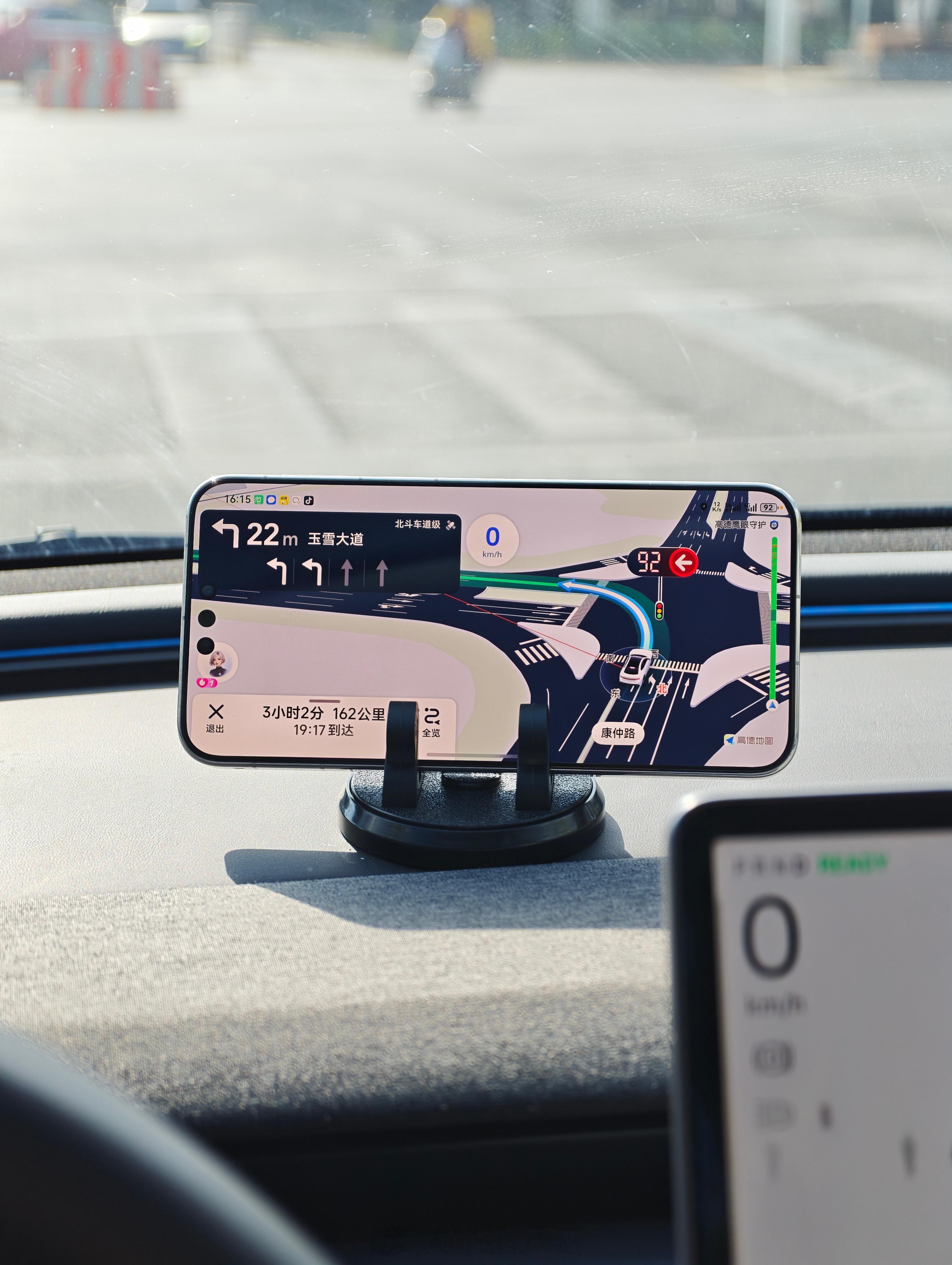 华为Mate80 Pro Max这个屏幕真适合用作导航亮度拉满了