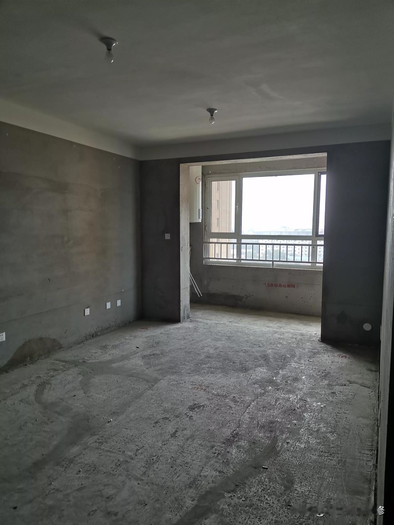 继续量尺城上城，门口计划砸一个嵌入式鞋帽柜出来，业主是一位年轻人，性格比较内向，