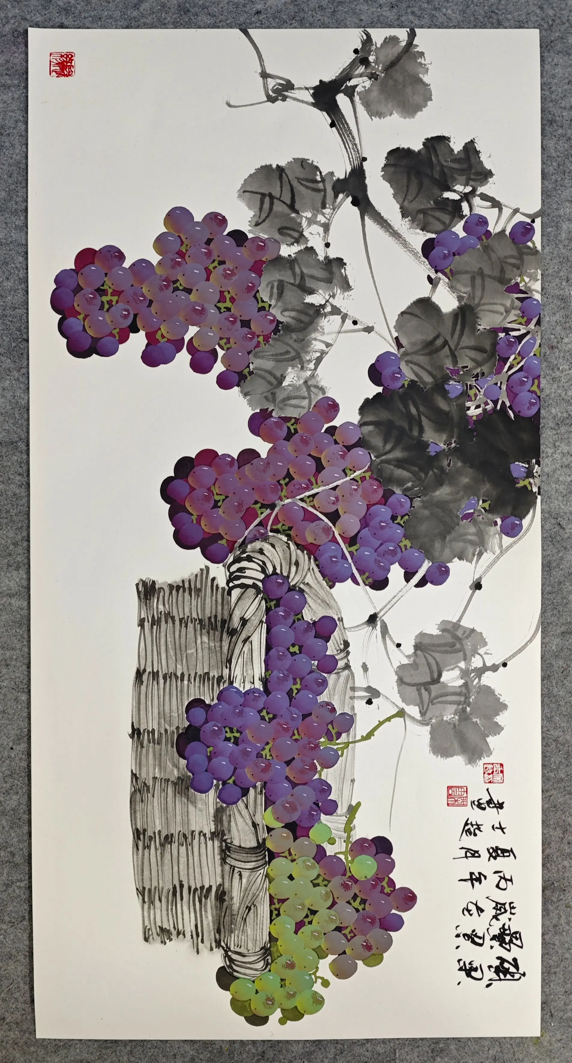 挂霜葡萄。