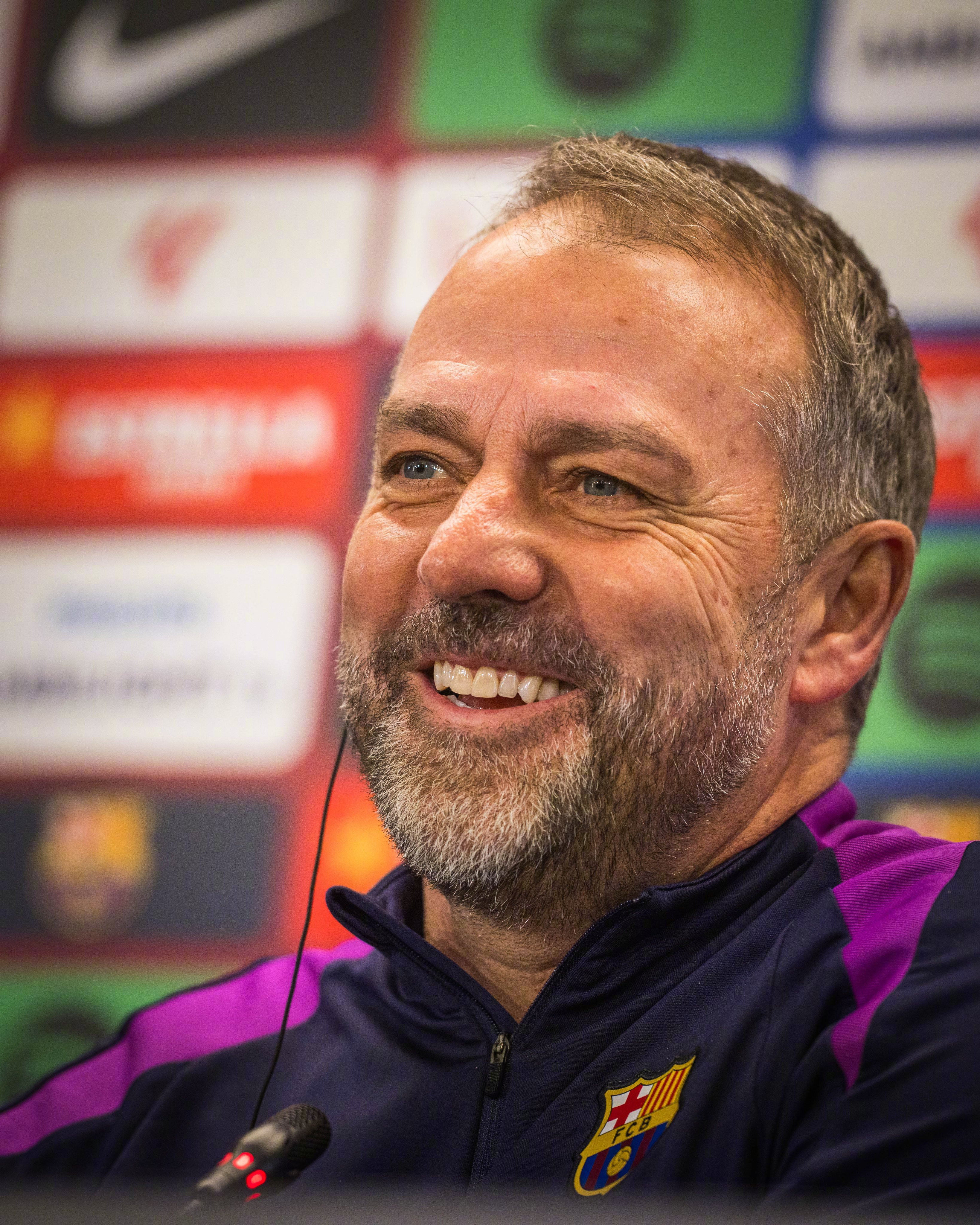 🎙️主教练弗里克在 巴萨vs马竞 的赛前发布会上表示⬇️【关于自己】🗣️“我