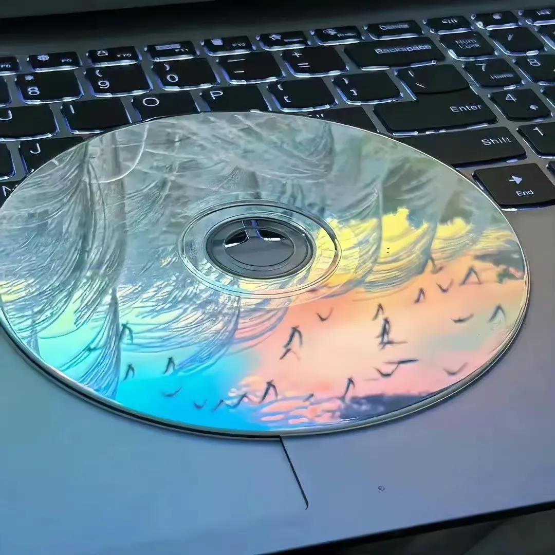 天冷了，故事该翻篇了。风渐寒，心亦静，那些曾经的喧嚣与纷扰，仿佛都被这冷意凝固。