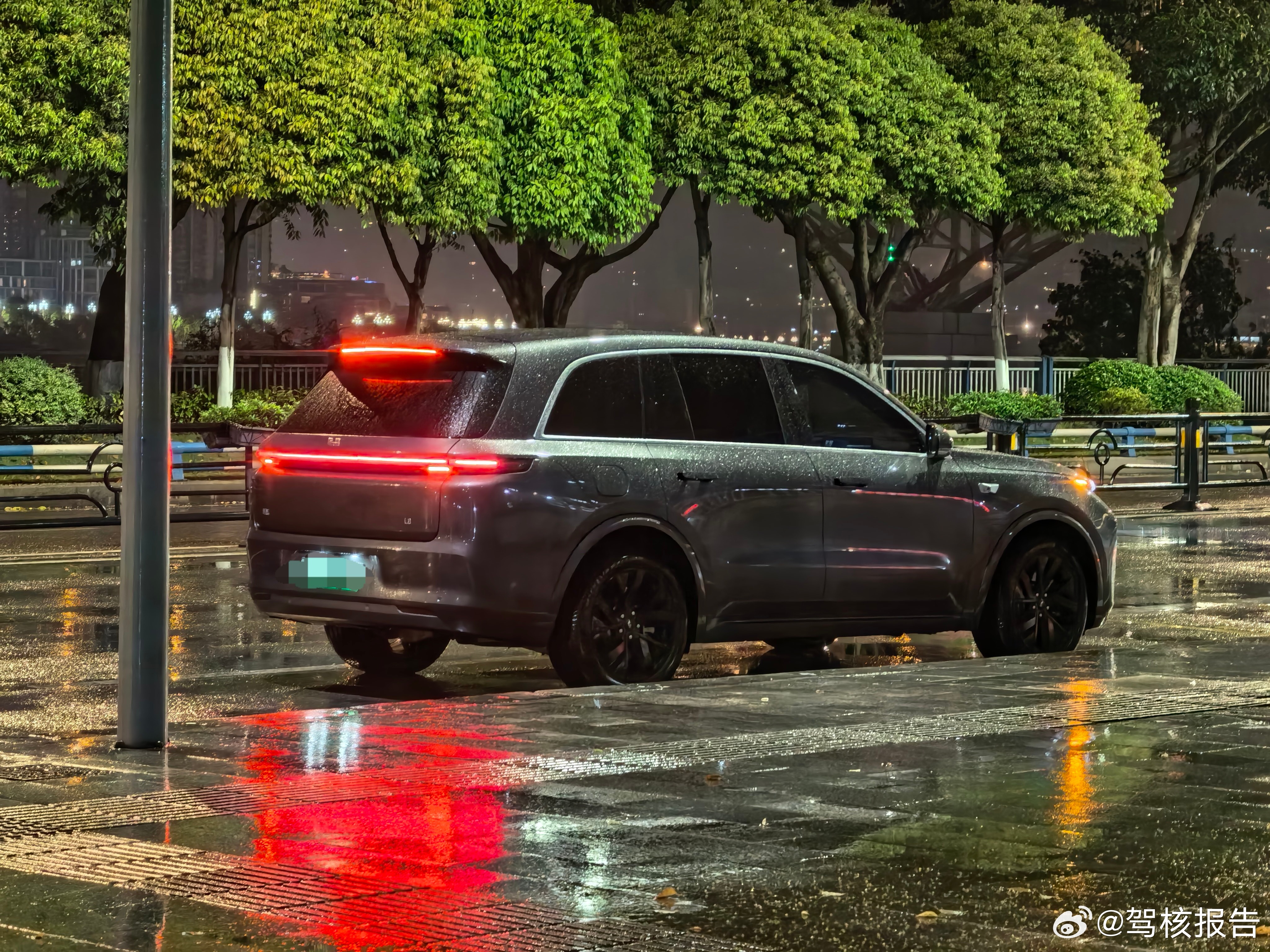 最近滴滴软件，推出了轻享车型，我觉得挺符合现在状况的，以前的大哥现在没钱了，但不