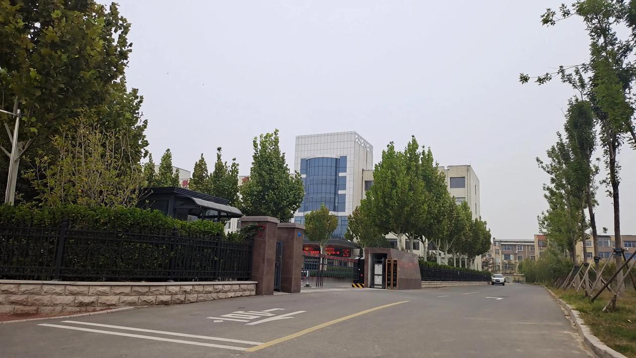 东营胜利油田钻井四公司不见了！


大楼顶上的牌子变成“胜利石油技术公司”，原来