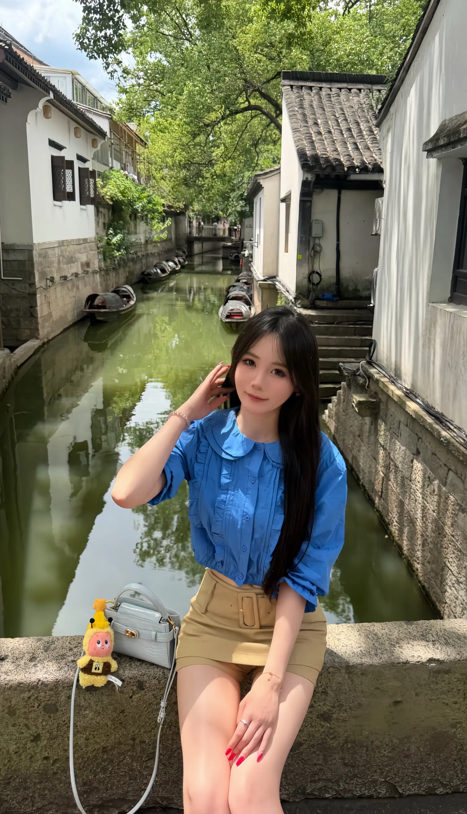 某天你也成为了小时候眼中漂亮姐姐的样子 开始穿成熟的衣服 化漂亮的妆 ...