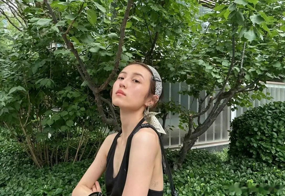 1.范丞丞不喜欢国服嫂子，不喜欢话特别多的女生，直接放话让朋友不要带这女的以及姐