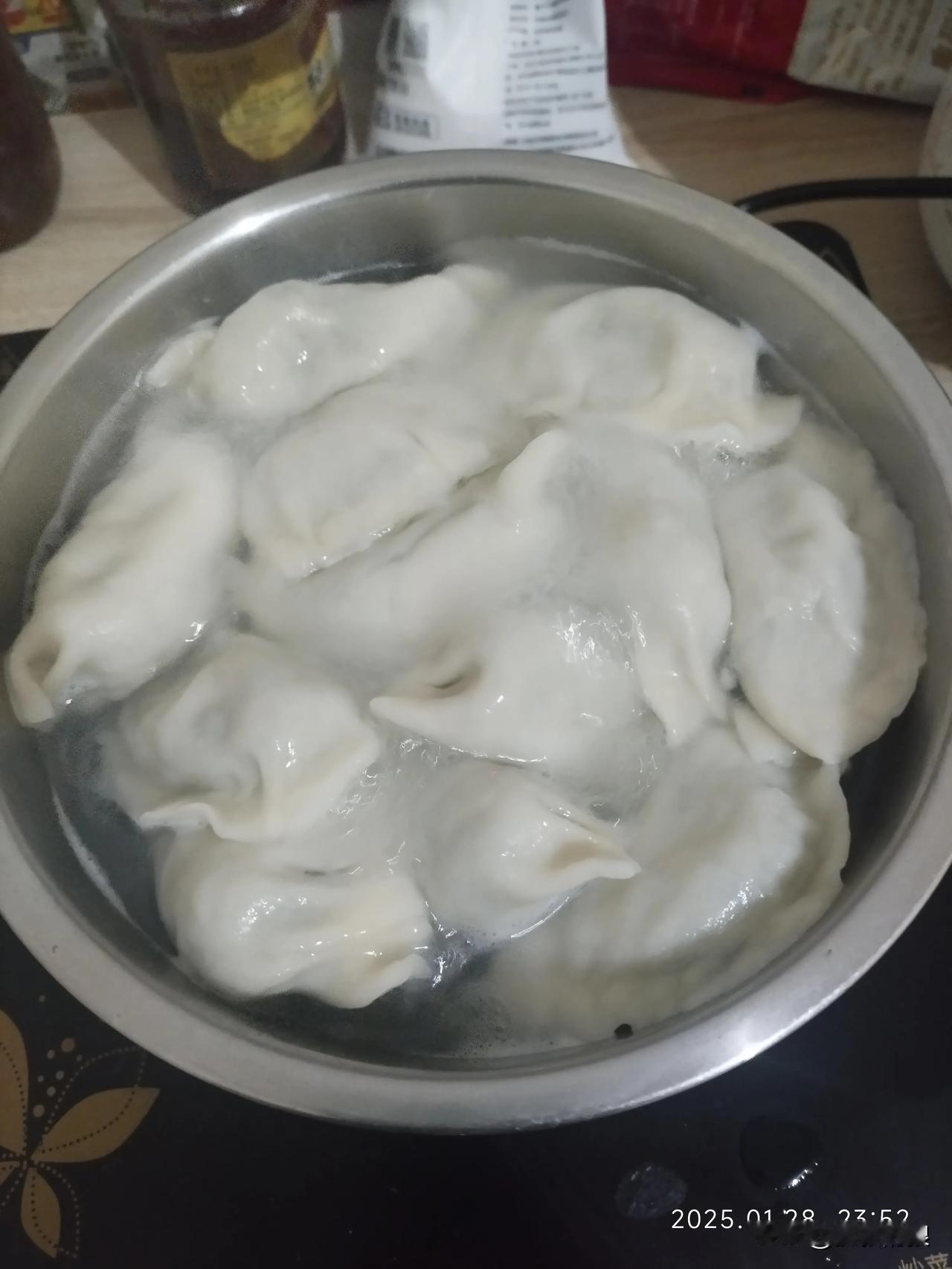 一个人过年夜吃饺子，有一个人过年的吗