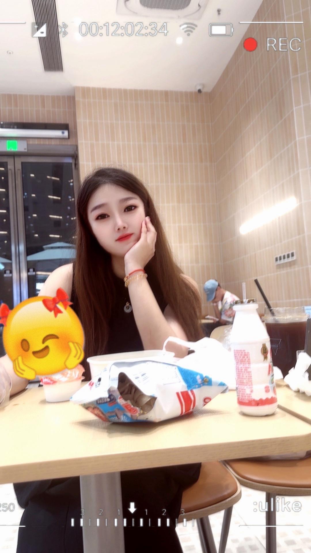 😘: 你说同频的人是礼物，我说爱你的人会调频🌹