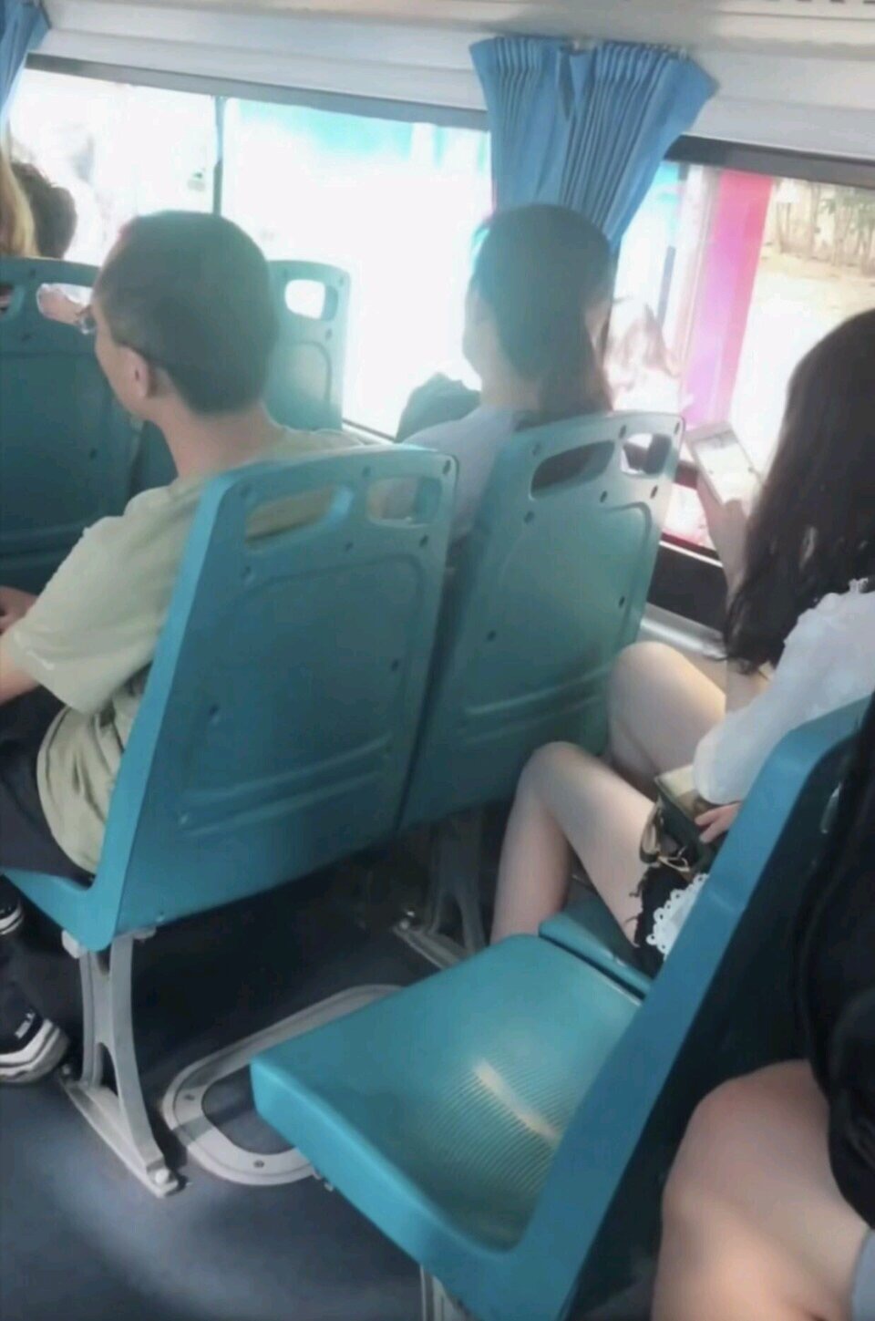 如何自然地坐在那个位置 ​​​