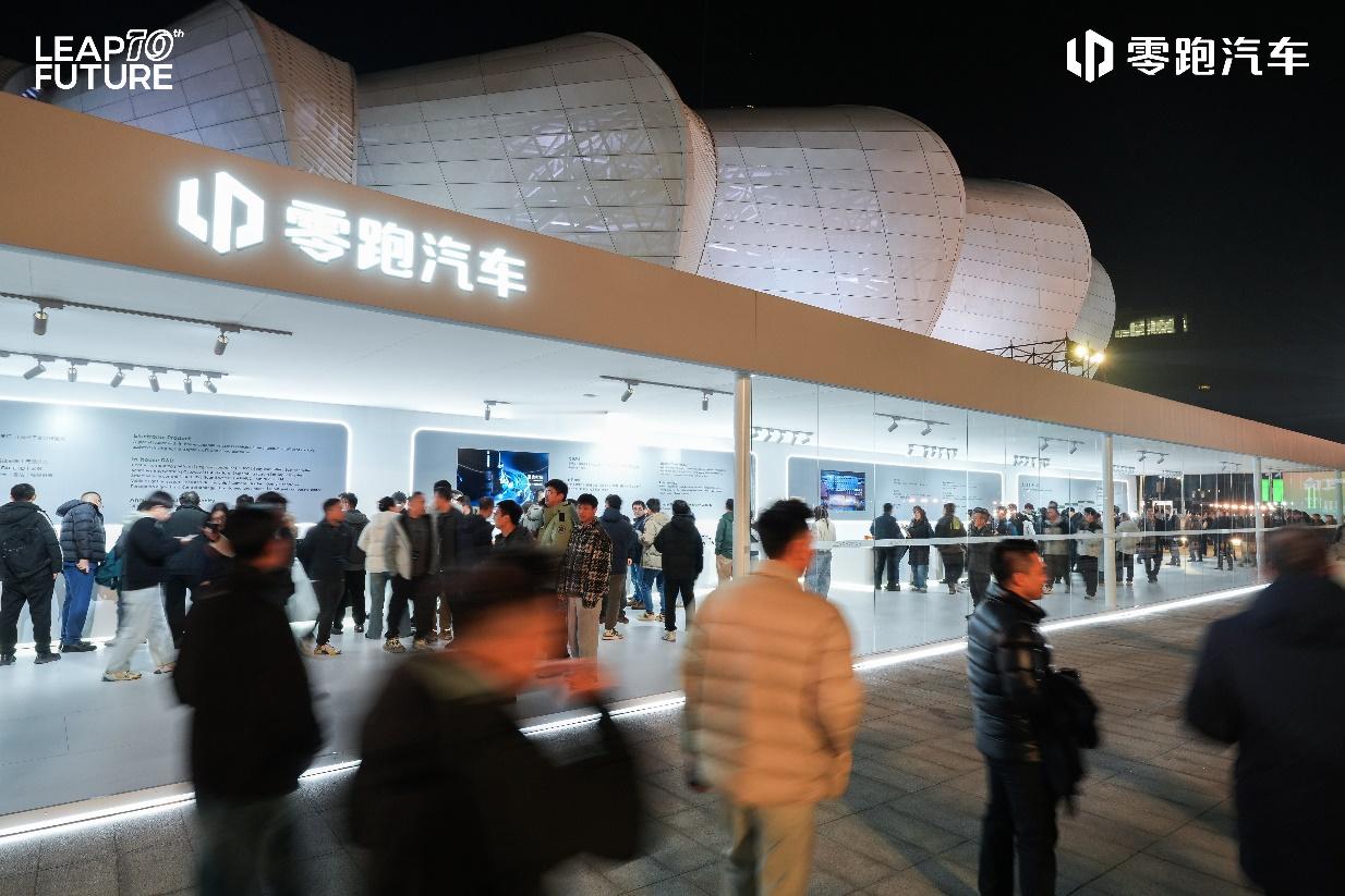 零跑汽车：十年长跑，从“局外人”到“百万级”2015年，朱江明从安防巨头大华跨界