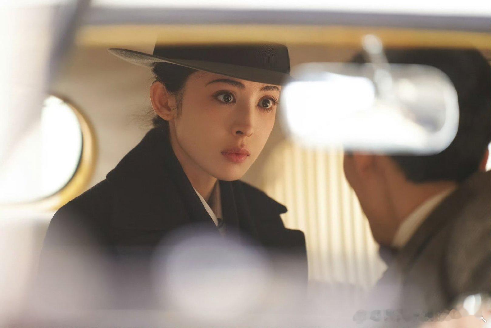 娜扎这个身材曲线娜扎太有反差感了，醒来里和现实里完全两种感觉娜扎太有反差感了 ​