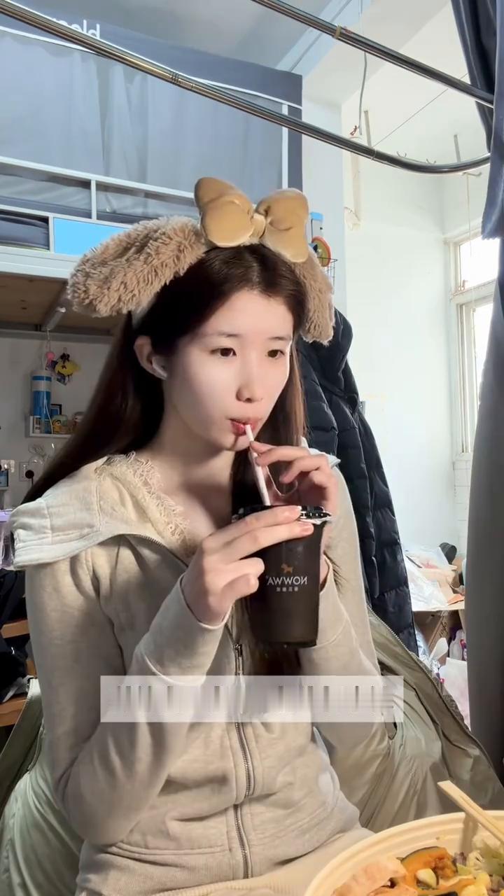 看身高188，女大学生早留在校高能量的一天都在做什么？
嗨，大家起来直接去早留训