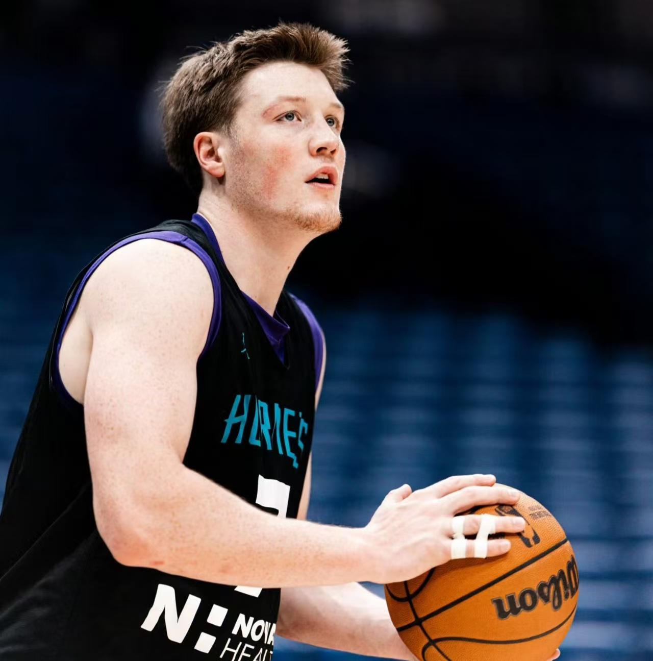 19分10篮板9助攻，你也要竞争最佳新秀？
双方诚信互刷互不设防，伤愈复出的布里