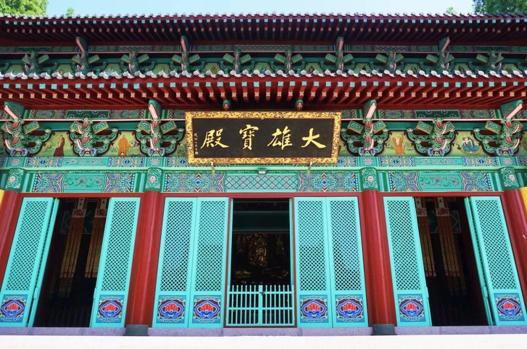 安静，蓝色大雄宝殿是特色

很适合过来安安静静的放呆
