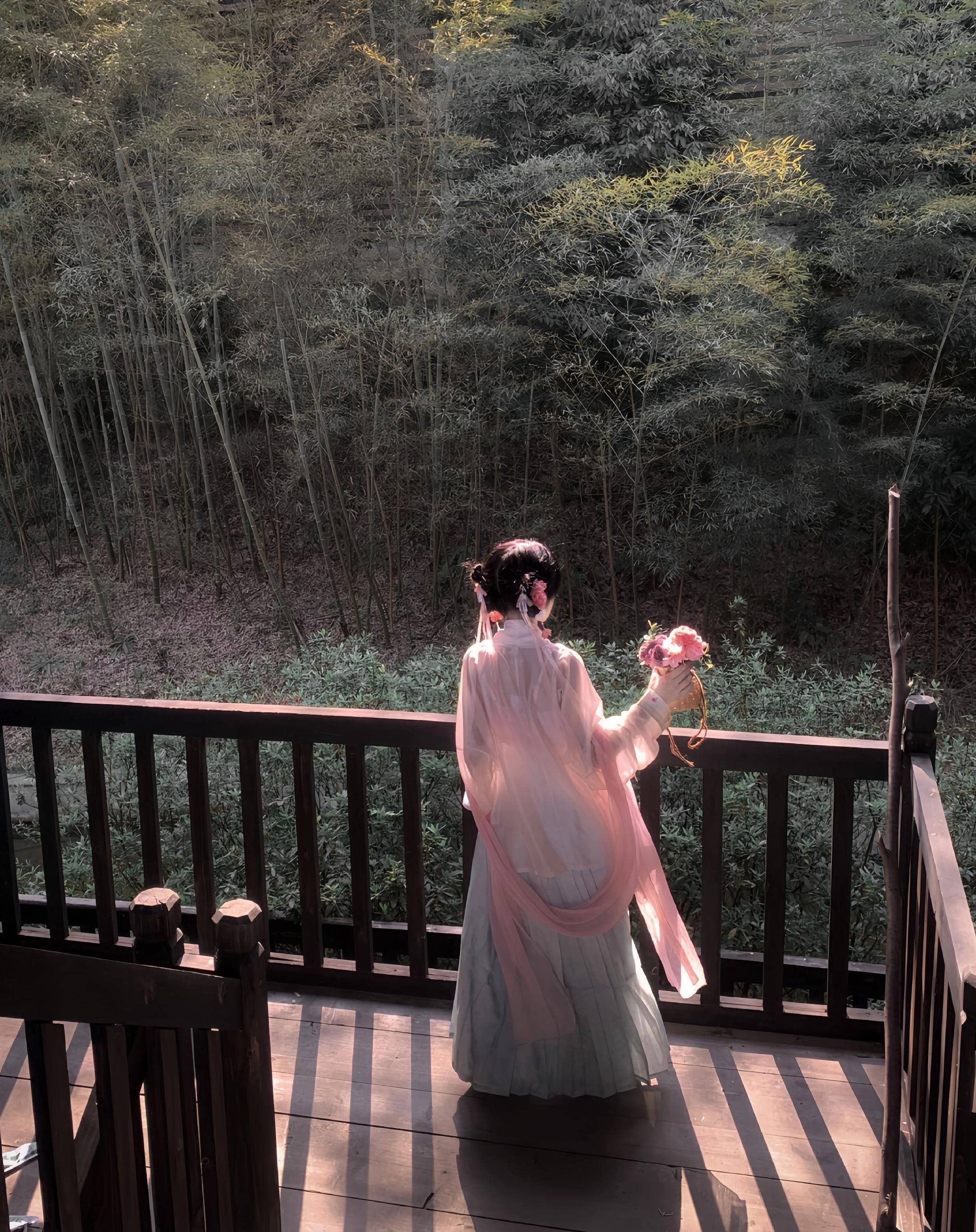 “观我旧往，同我仰春”
