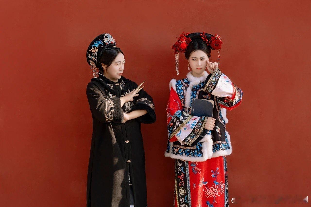 当农村女孩第一次带妈妈旅游青丝变白发的她第一次坐高铁、尝奶茶，看海浪揉皱皱纹里的
