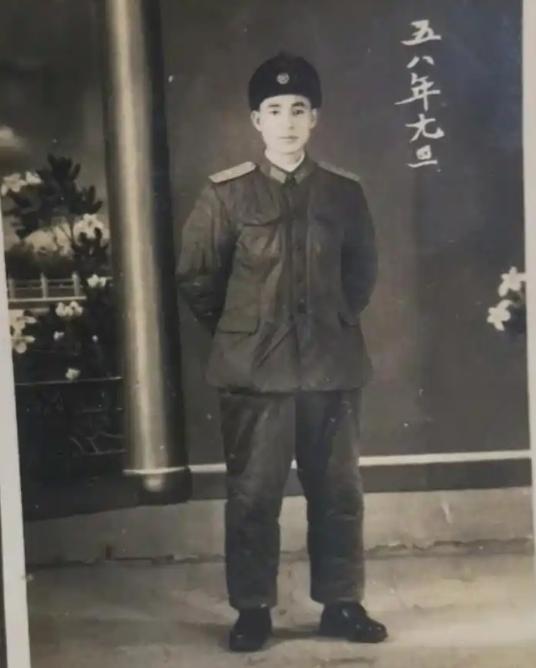 1963年，解放军师长陈广胜回到家乡寻找分别多年的妻子。没想到，他刚走到熟悉的村
