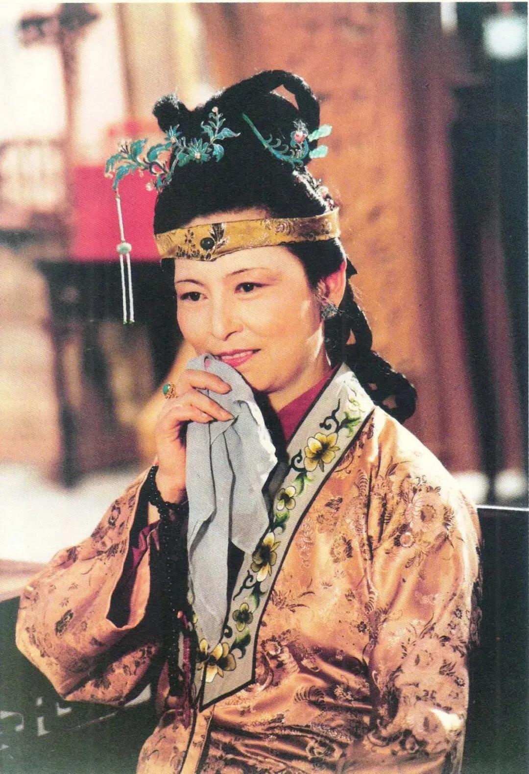 《红楼梦》中刘姥姥是怎样跟贾府拉上关系的？刘姥姥的女婿姓王，女婿的祖上，他爷爷或