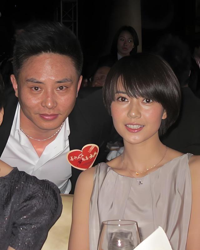 2000年，出道不久的高圆圆迷恋上了张亚东，发起倒追。5年后，26岁的高圆圆问：