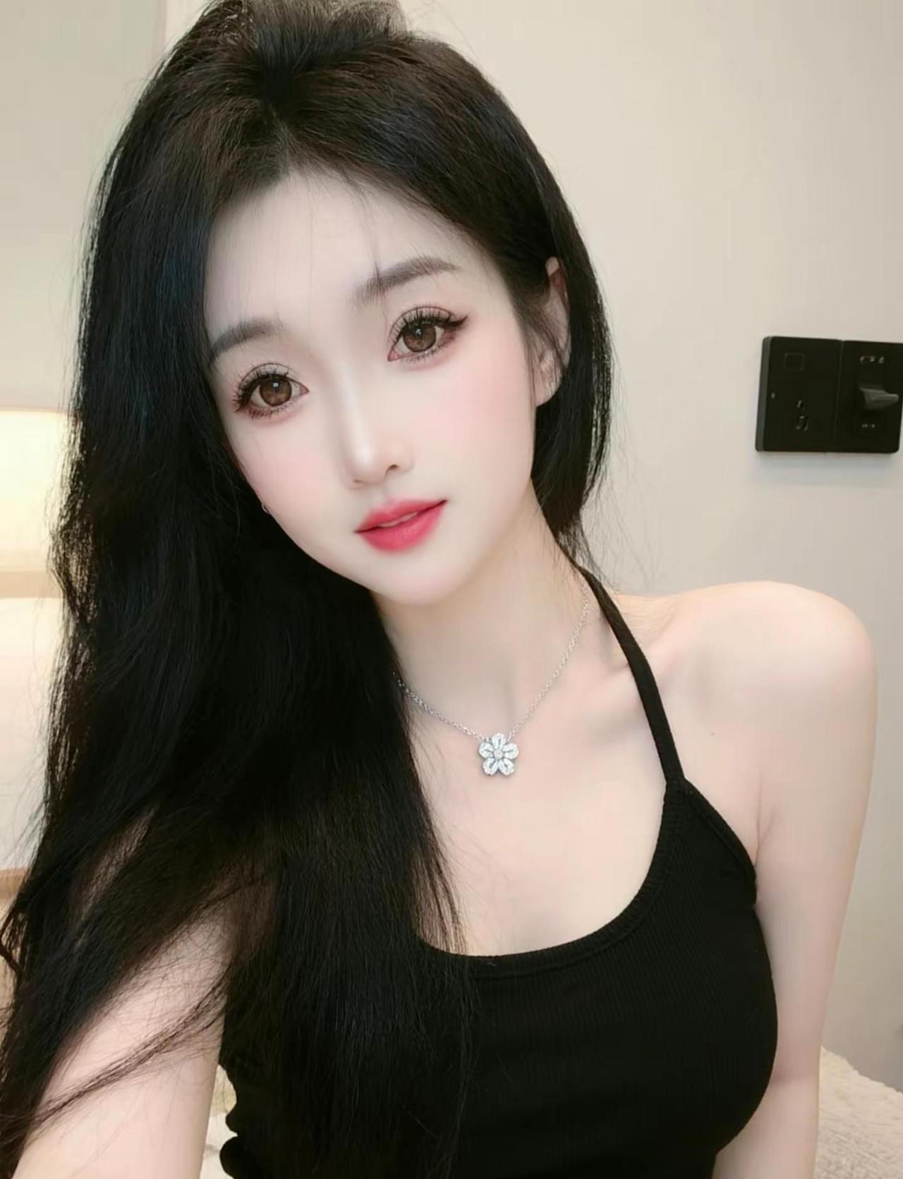 要说不伤心，那都是假的，孩子在学校，给我来个短信说，妈妈在家别难过了，振作起来，