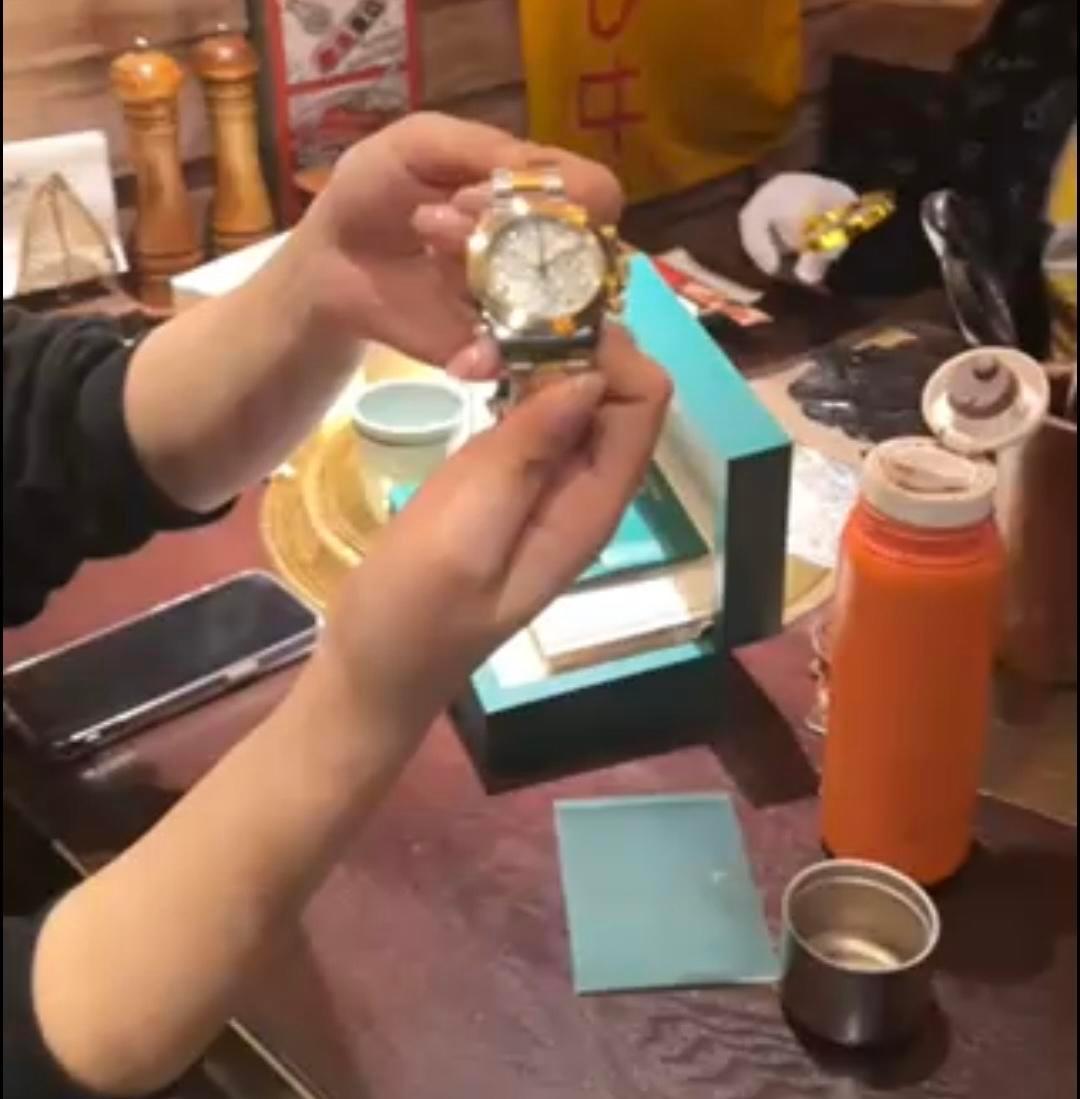 #女子卖劳力士账户被冻结手表下落不明#【女子称为筹治病钱卖掉劳力士 收钱后账户被