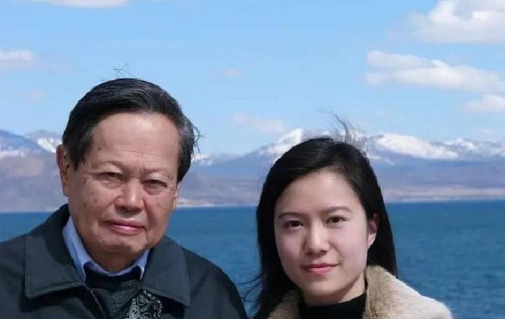 [中国赞]你敢信，杨振宁的大儿子直接跟人说：“翁帆压根不像我后妈，更像我爸的亲妹