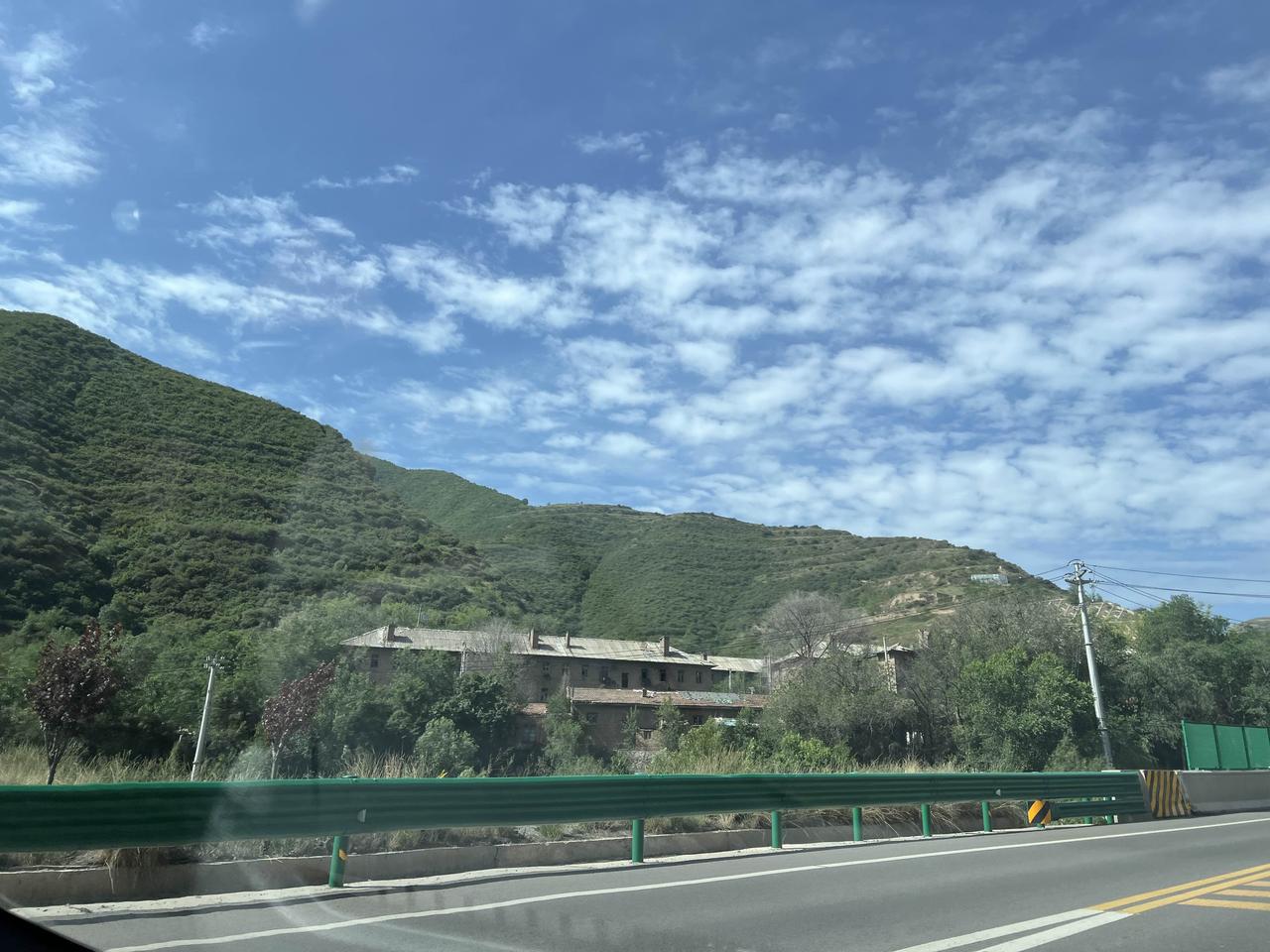 我认为并没有现在的小孩，确实比我们小时候的生活条件好了，但是他们吃的这些东西有几