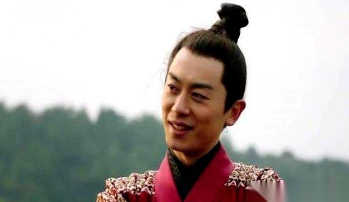 听他自己经纪公司的人开会聊他，那话才叫一个狠。
说他现在不上不下，卡住了。
“荷