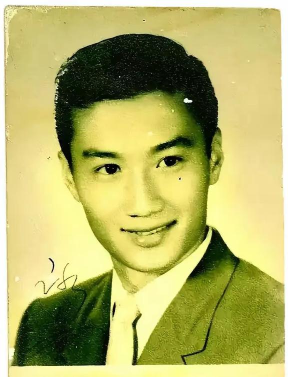 谢贤掌掴曾江事件，说到根儿上，是个尊严问题。谢贤当众打曾江，让曾江很没面子，但事