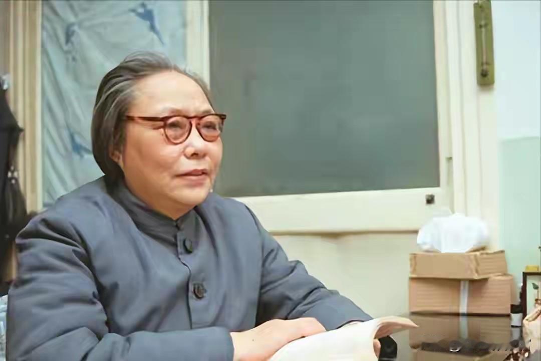 背着婴儿走完长征，独身一生的巾帼英雄蹇先任
 
蹇先任是可敬的红军巾帼英雄。19