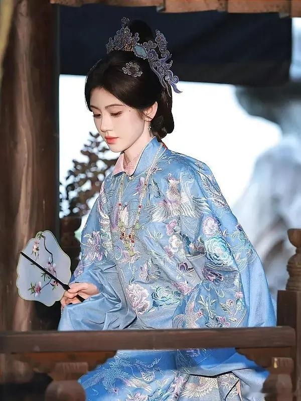 鞠婧祎这半永久妆造什么时候换一下 真是看腻了 