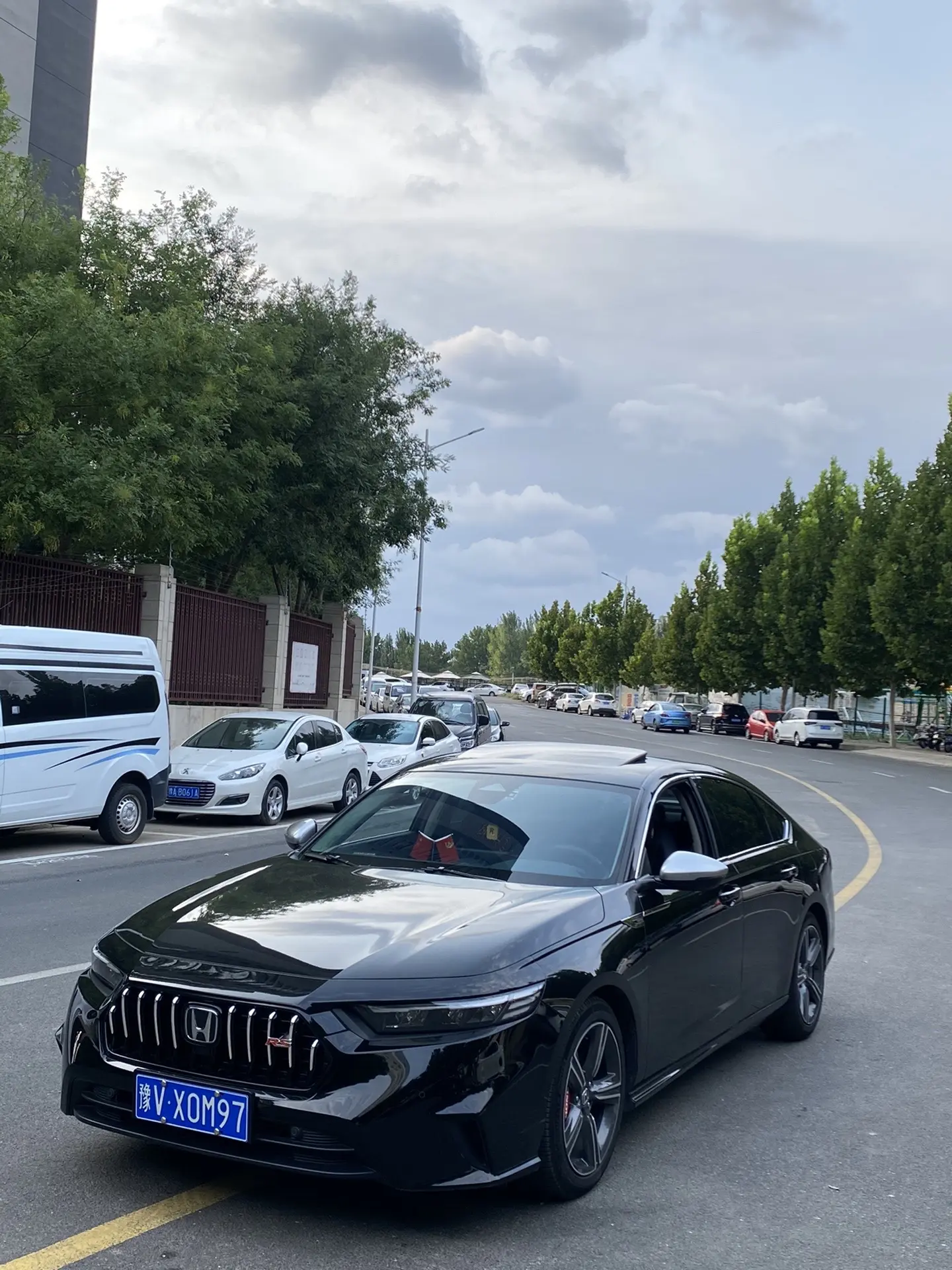 不是说英仕派很省油吗？为什么我加满一箱油只能跑五百多公里啊 你们的油耗多少？