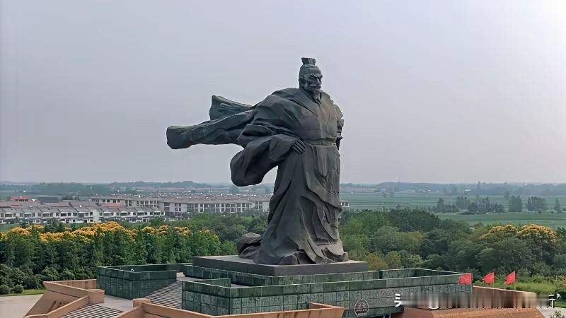 丰生沛养汉刘邦，老家丰县，长大成事沛县，一统天下后回沛宴请家乡父老，设汤沐邑，在